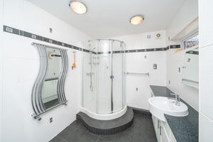 SHOWER ROOM- click for photo gallery